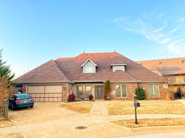 300 SW Bordeaux Ct