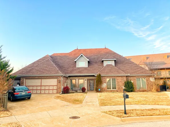 300 SW Bordeaux Ct, Bentonville, AR 72712