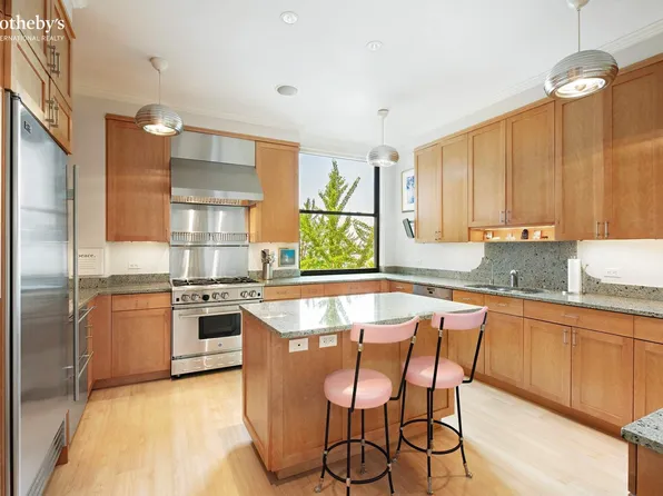 1 Sutton Place South image 10 of 15