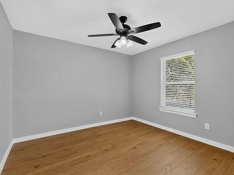 215 Aspenway Dr — Photo 29