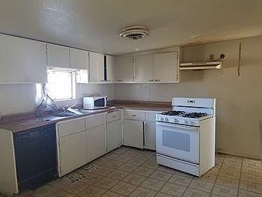 4th image of 17923 Bellflower St