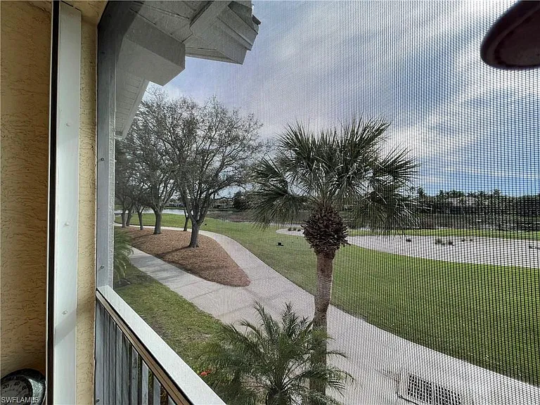 25232 Pelican Creek Cir #202 — Photo 36