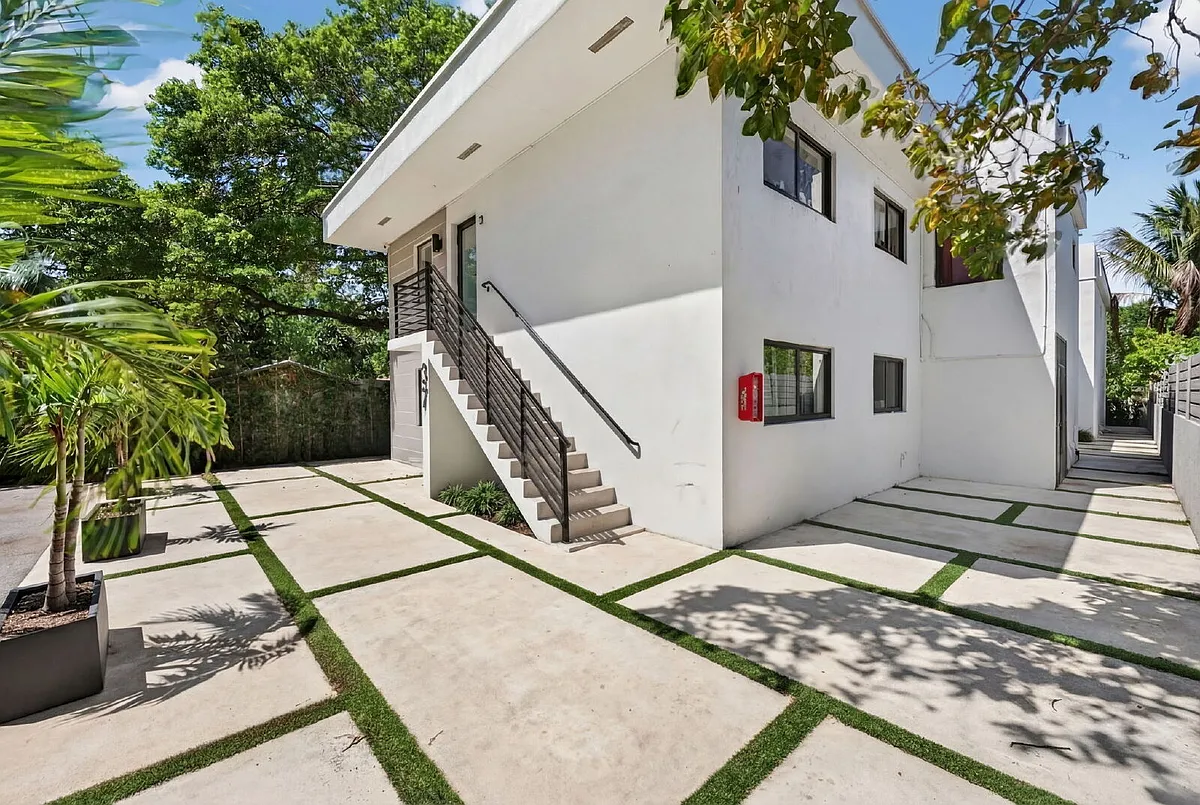 Building Photo - 37 NW 59th St #7