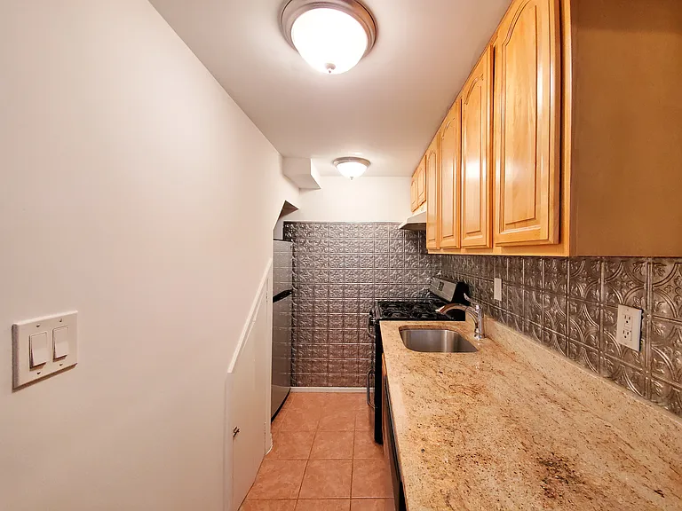 116 E 31st St #2G — Photo 2
