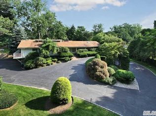 4 W Mall Dr, Huntington, NY 11743
