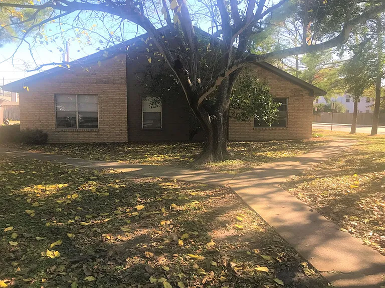 700 Vassar Ct — Photo 6