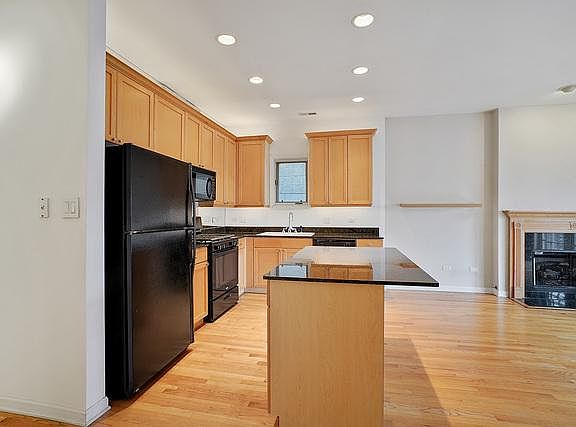 5th image of 1623 W Grand Ave #3W
