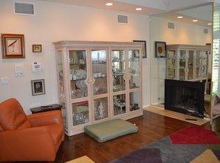 330 S Reeves Dr APT 101, Beverly Hills, CA 90212