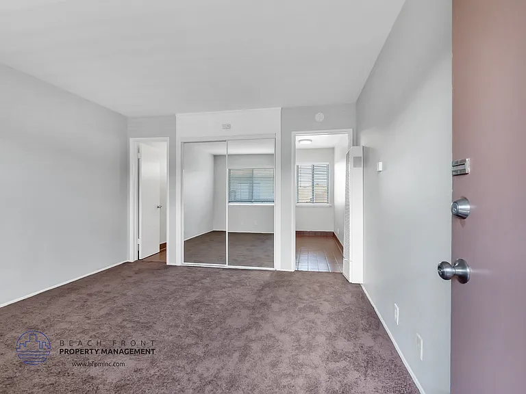 228 West Carson — Photo 5