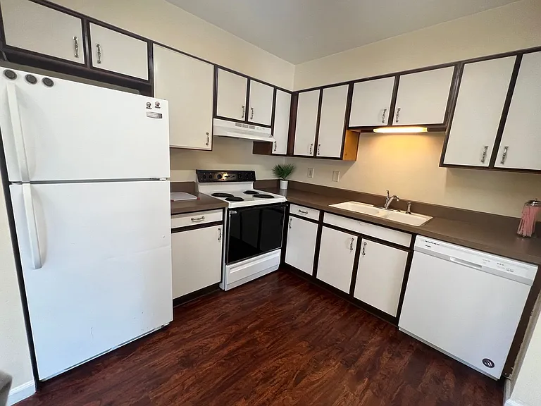 Twin Oaks Apartments 222 — Photo 4
