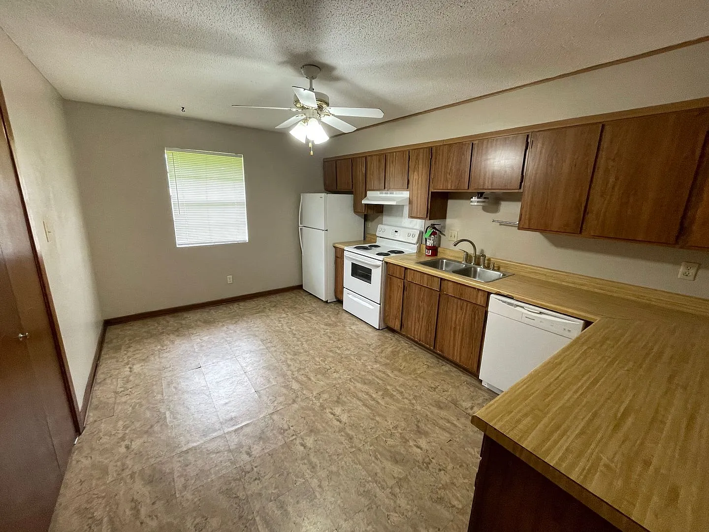 107 Country Lane — Photo 4