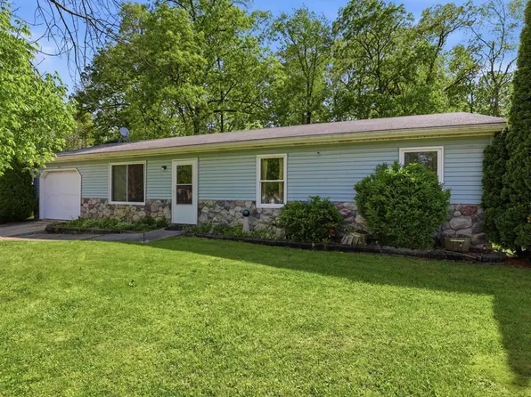 512 N McKinley St, Angola, IN 46703