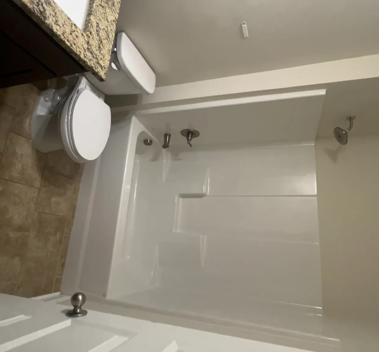 6 bed, 2588 sqft, $1,300 — Photo 4