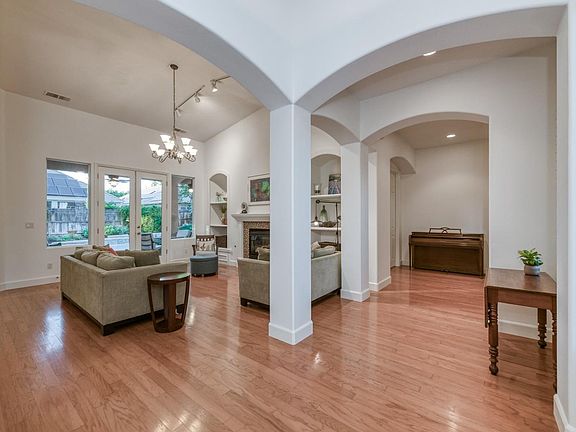 5th image of 73 W Houston Ave