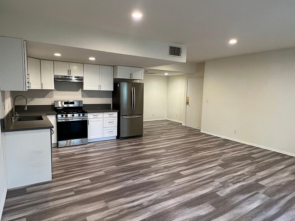 1st image of 857 S Plymouth Blvd #203
