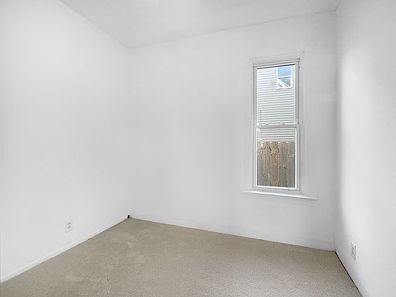 5th image of 728 Baxter St SE #1