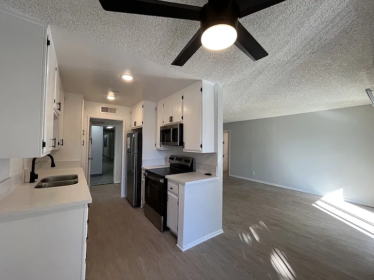 245 South Serrano Ave — Photo 77