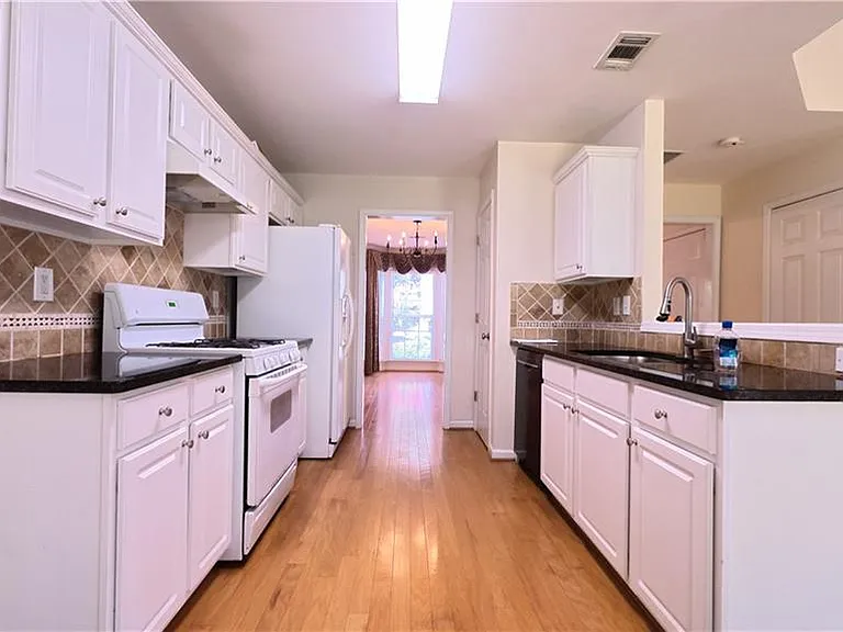 135 Friars Head Dr — Photo 26