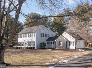8 Bankers Dr, Washington Crossing, PA 18977
