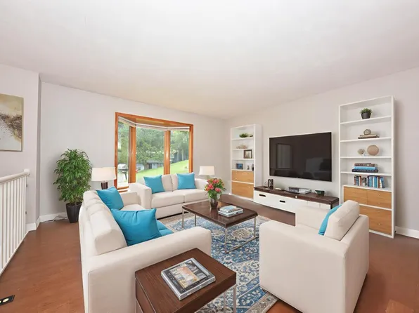 733 Cardiff COURT, Hartland, WI 53029