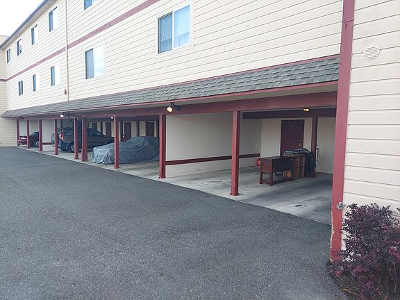 2nd image of 824 Grant St APT 1