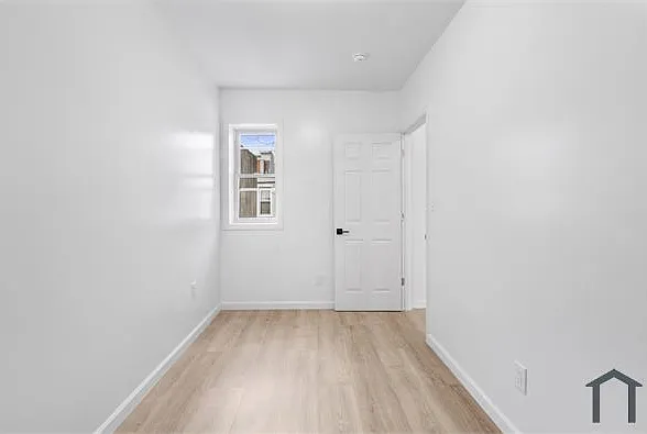 2055 Dickinson St — Photo 13