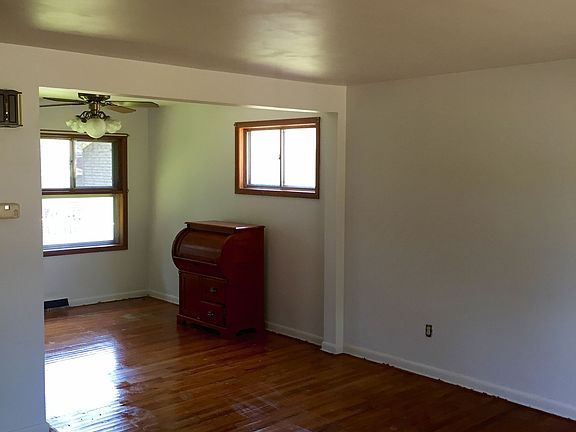 2nd image of 4054 Jeanette Dr SE