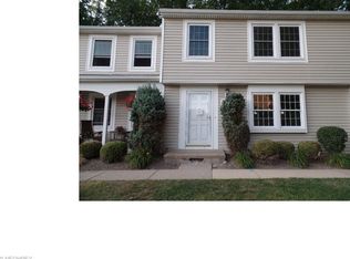7427 N Chestnut Commons Dr UNIT B, Mentor, OH