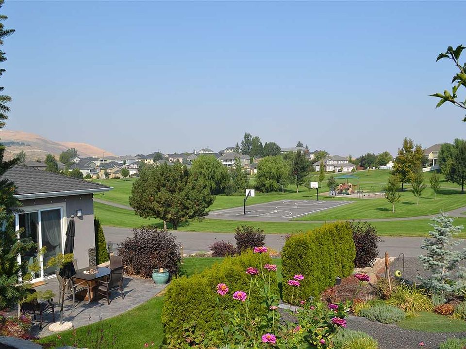 2nd image of 821 Meadow Hills Dr
