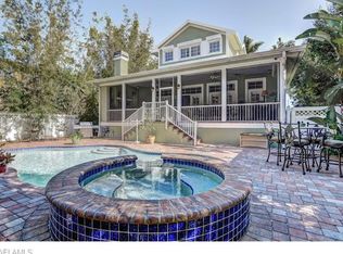 740 9th St S, Naples, FL 34102