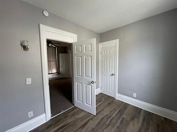 3rd image of 440 E 13th St