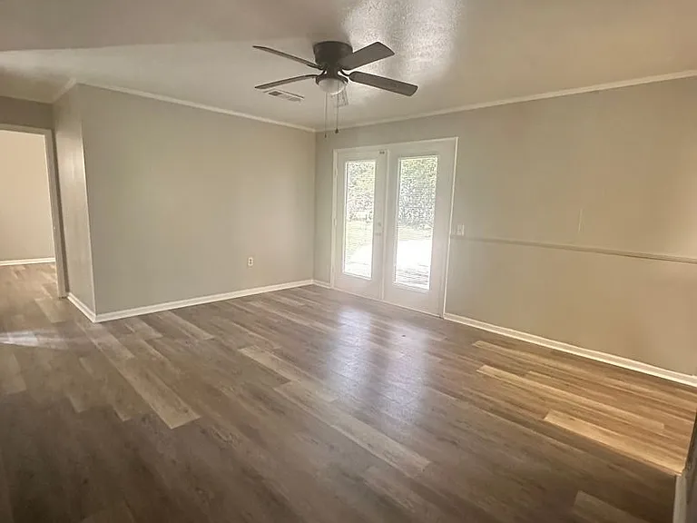 1900 S Maple Dr — Photo 16