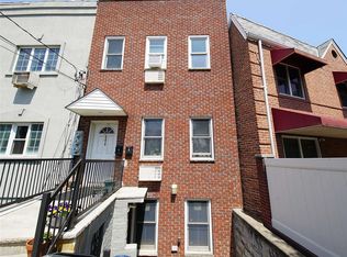 4615 30th Rd, Astoria, NY 11103