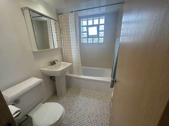 5th image of 3001 N Paris Ave #306