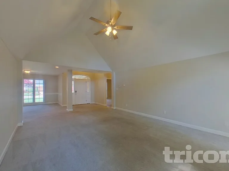 618 Tillman Ct — Photo 3
