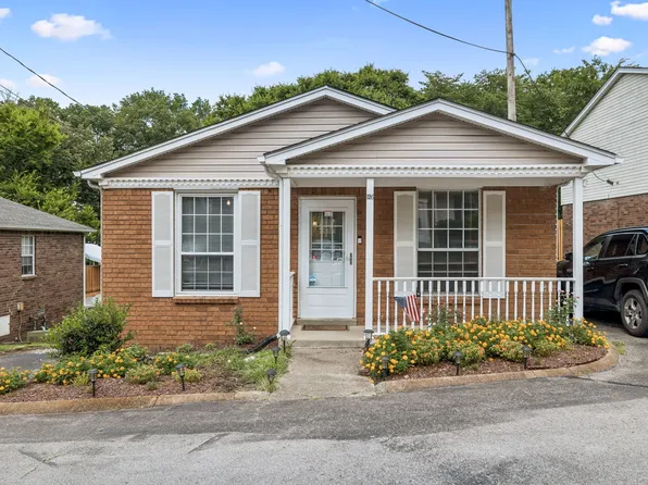 126 Five Oaks Dr, Nashville, TN 37217