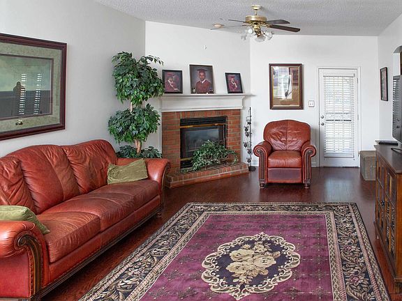 3rd image of 7914 Meadow Vale Dr