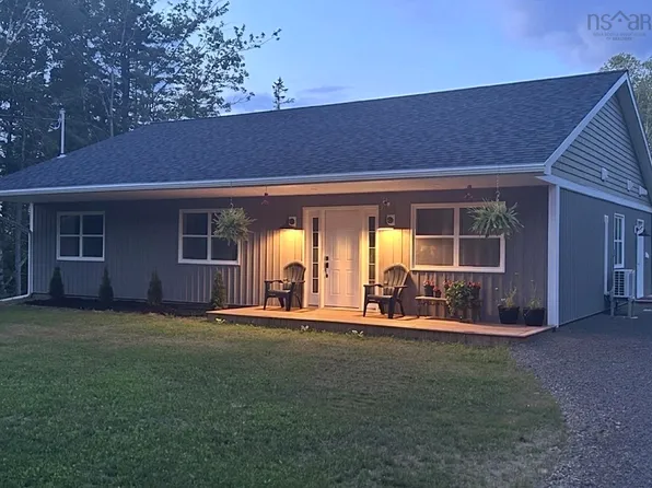 1960 Long Point Rd, Burlington, NS B0P 1E0