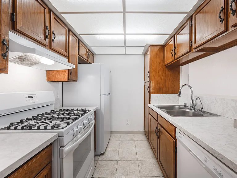 Kitchen Space - Dishwasher, Refrigerator, Oven/Stove