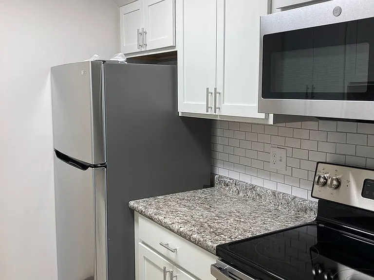 2 Columbia Ave — Photo 17