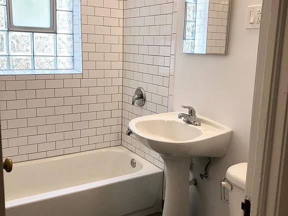 4th image of 1628 W Lunt Ave APT 1B