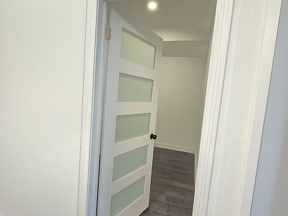 3rd image of 743 Warden Ave #212