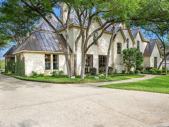 4th image of 10 Royal Gardens Drive