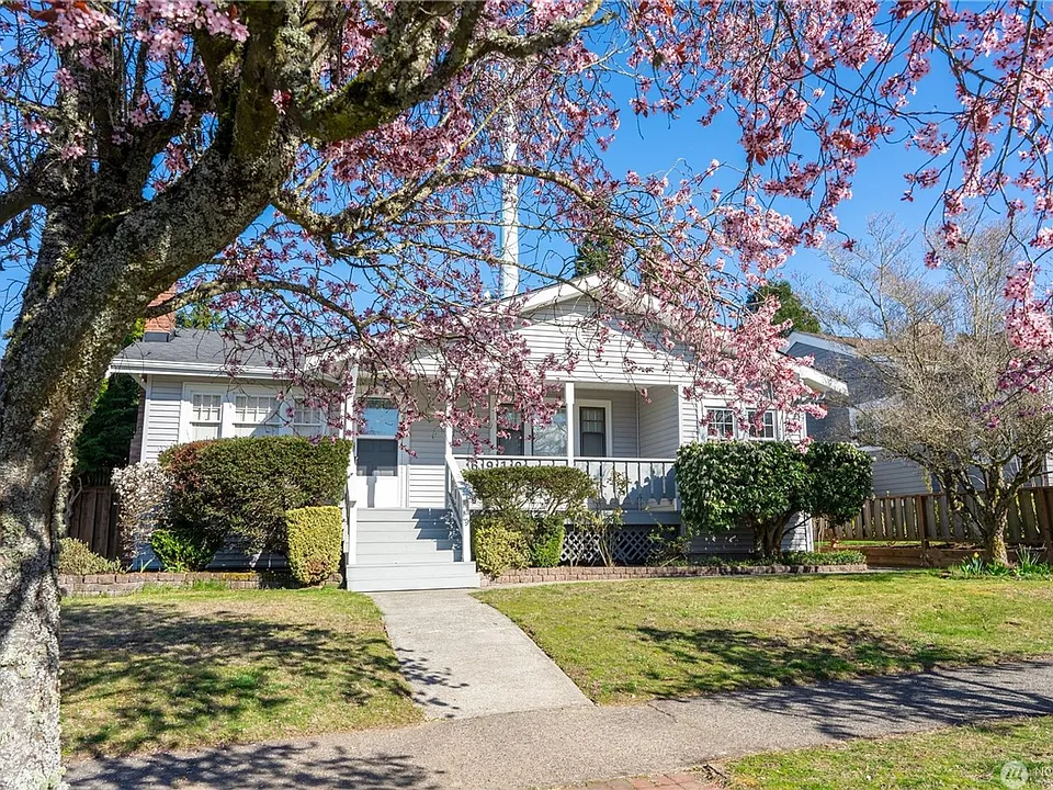 6910 37th Ave SW