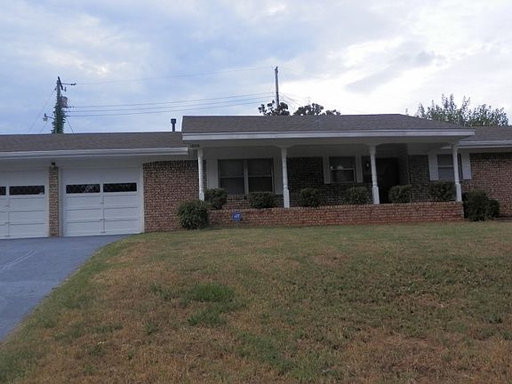 5th image of 1808 Oakridge Dr