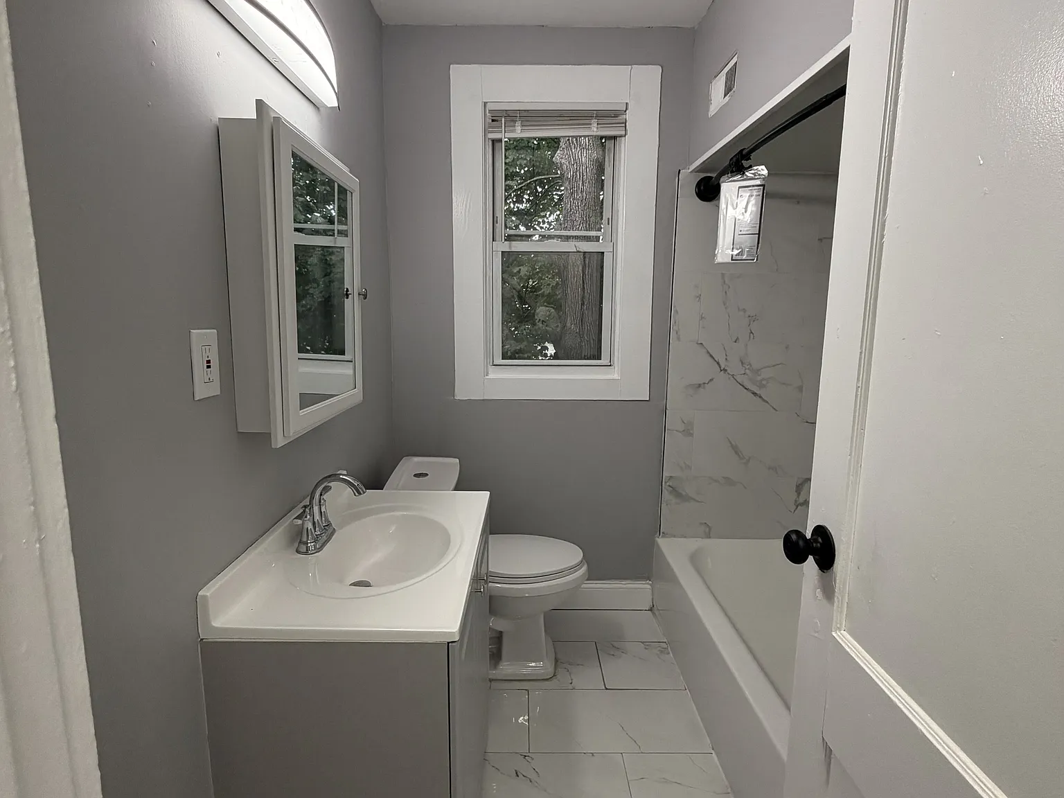 3 bed, 1152 sqft, $1,825 — Photo 2