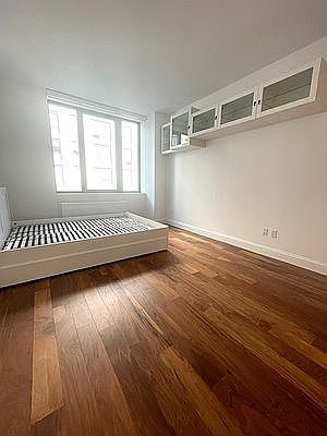 5th image of 42-14 Crescent St #5C
