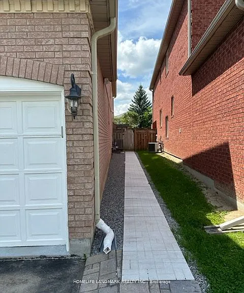 81 Sweet Water Cres — Photo 3