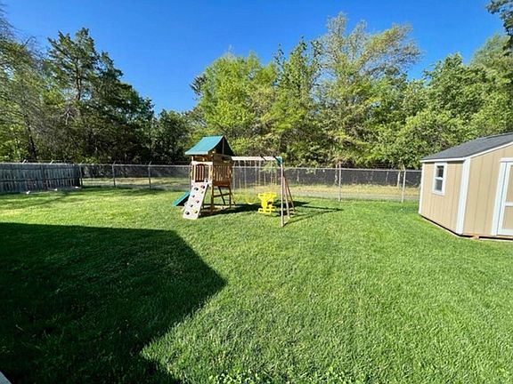 3rd image of 5606 Helmsdale Ln