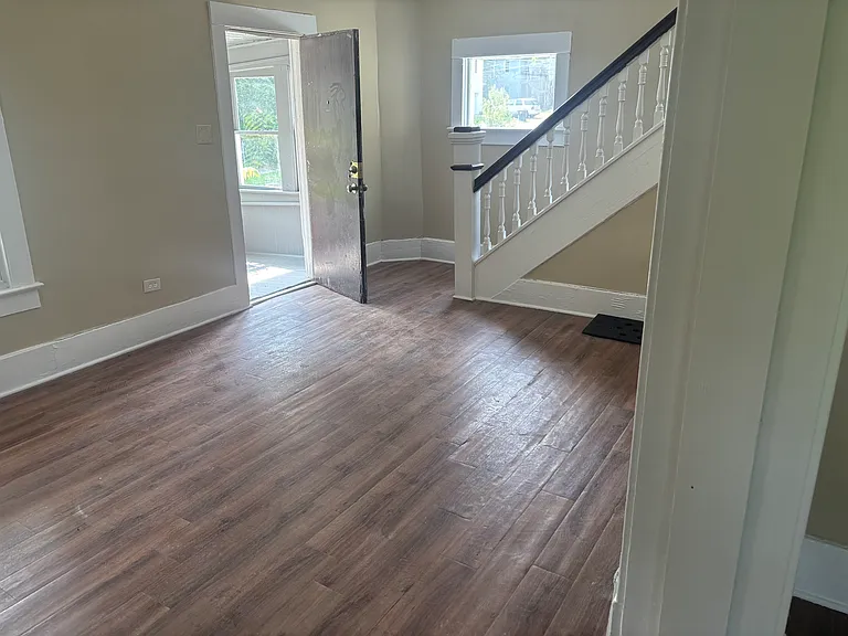 344 Fuller St — Photo 2
